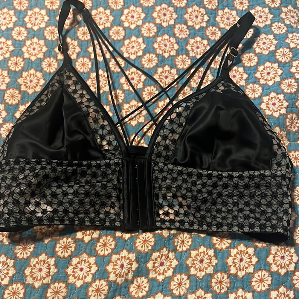 NWT Victoria’s Secret Black Lace Bralette XL